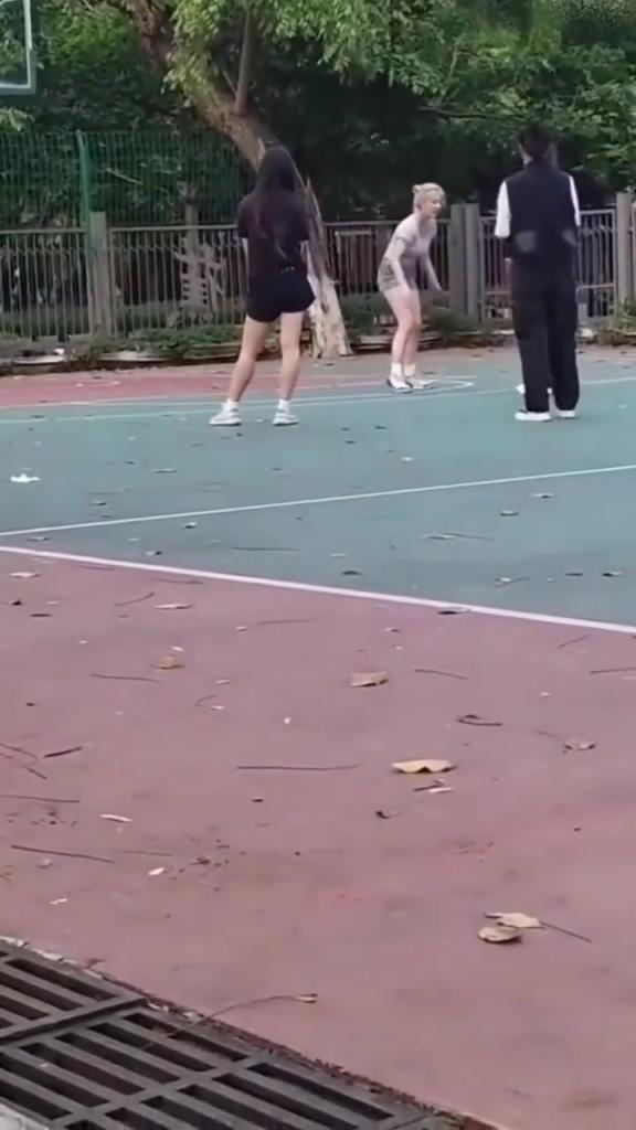 上來就背打女生的男人，真的活該沒有女朋友啊