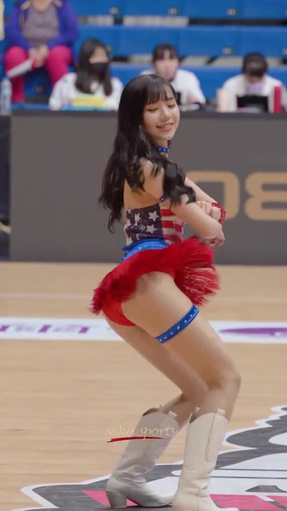 最好的啦啦隊(duì)小姐姐！自信，健康充滿活力！