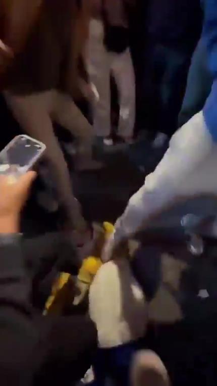 驚！尼克斯大勝步行者后，哈利伯頓遭主場球迷群毆
